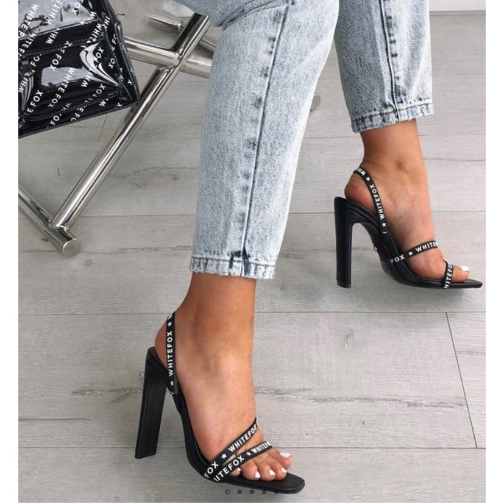 White fox shoe